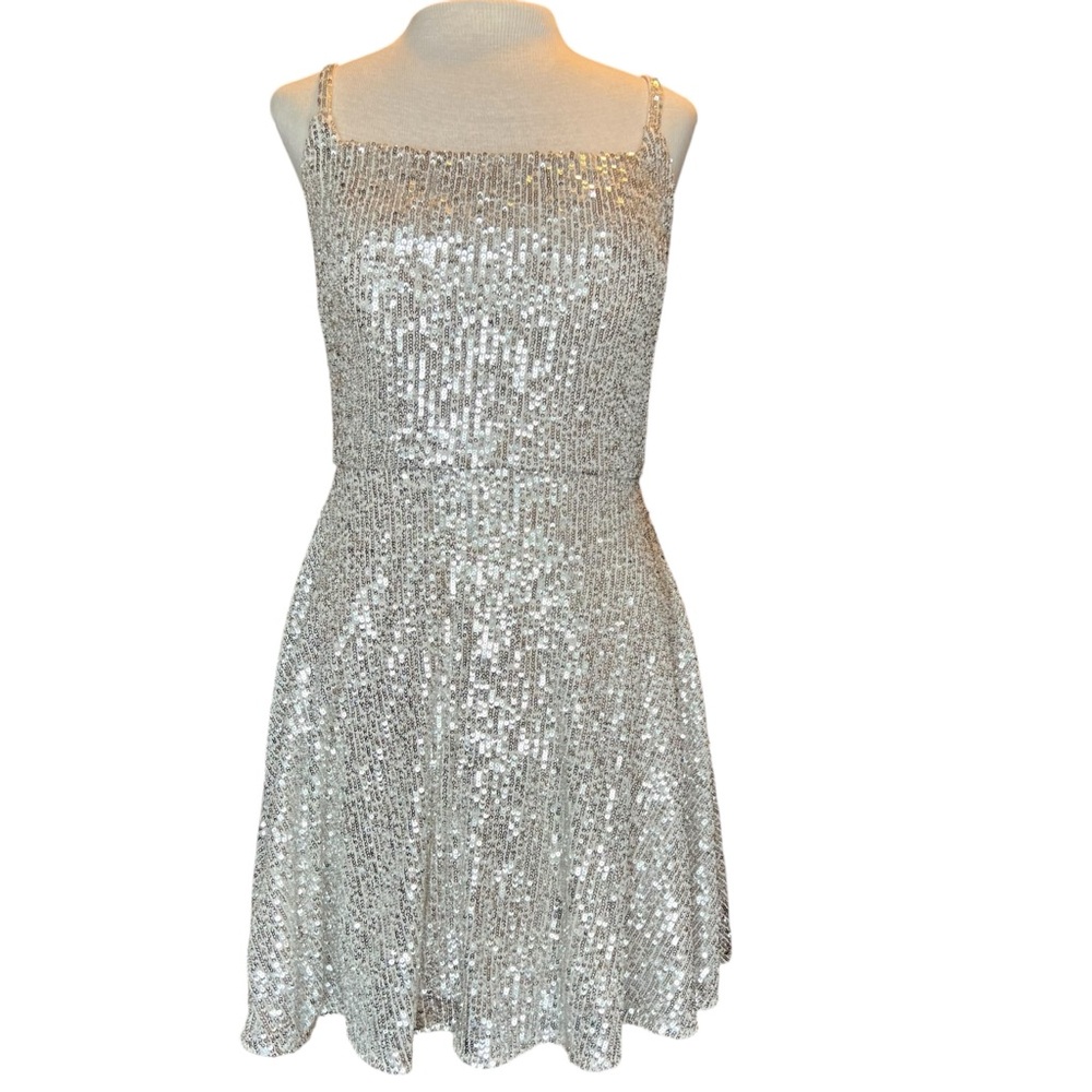 MORGAN & CO Junior Women’s Sparkly Fun Silver Sequin Cocktail Homecoming Dress